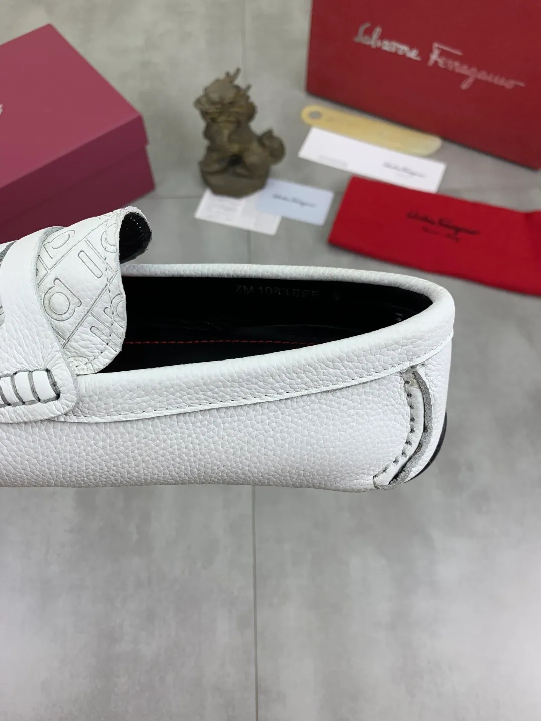 Men's shoes 💰P542 New model, high quality [Ferragamo/Ferragamo] Latest lazy slip-on shoes Original imported calfskin, imported cowhide lining + original luxury metal buckle + original combination outsole Comparison without pressure Code number: 38-45